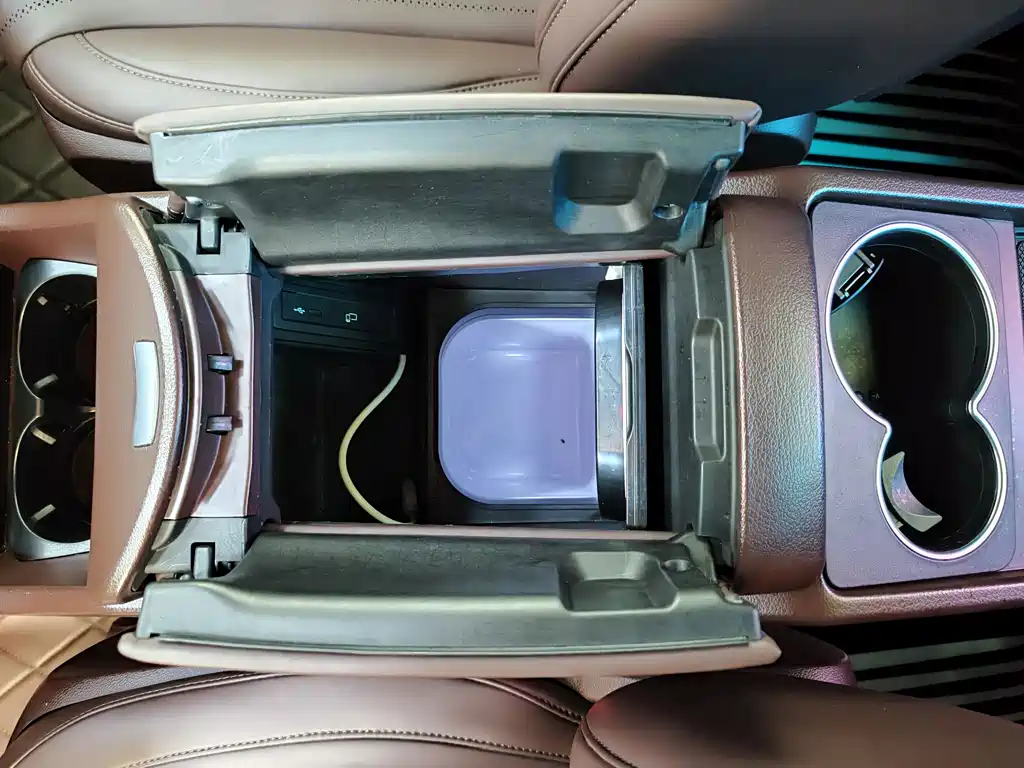 Mercedes-Benz V-Class 2022 — фото 23