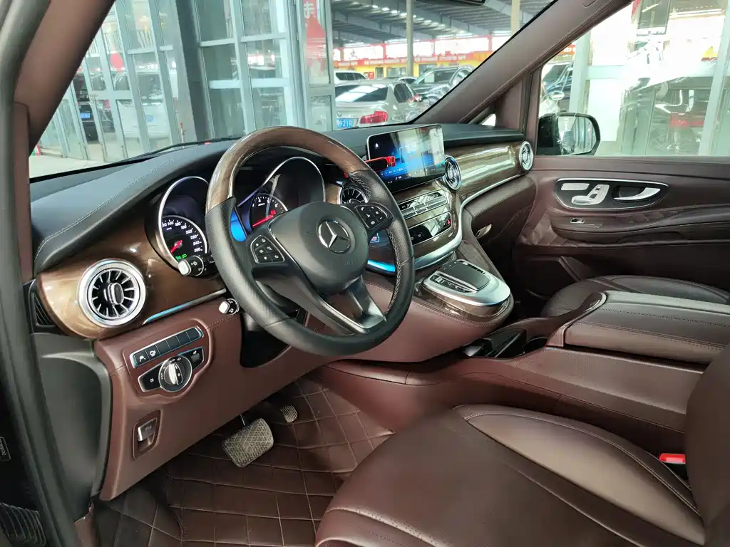 Mercedes-Benz V-Class 2022 — фото 15