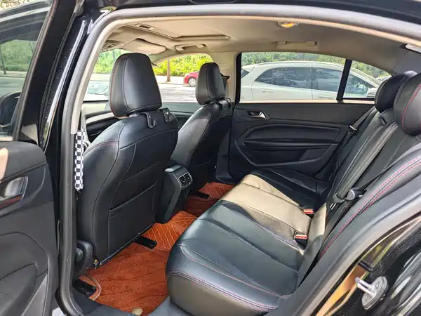 Peugeot 408 2016