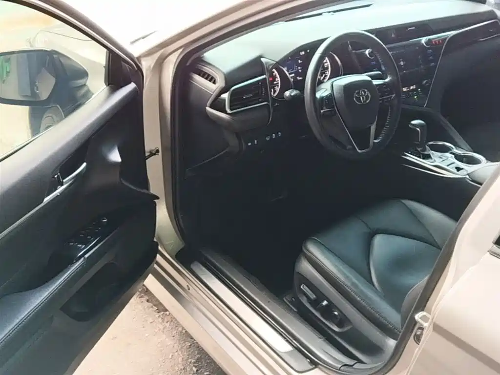 Toyota Camry 2020 — фото 16