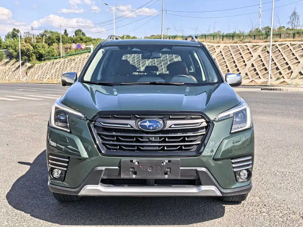 Subaru Forester 2023 — фото 2