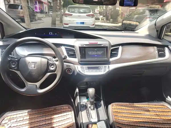 Honda Jade 2015
