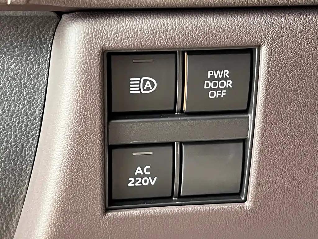 Toyota Vellfire 2024 — фото 17