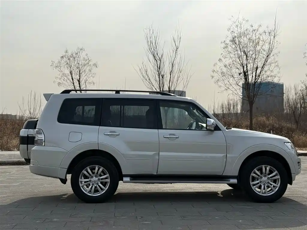 Mitsubishi Pajero 2018 — фото 8