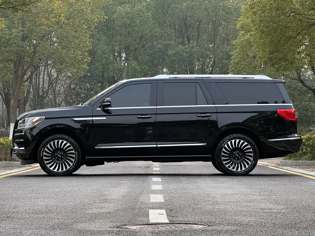 Lincoln Navigator 2022 — фото 4