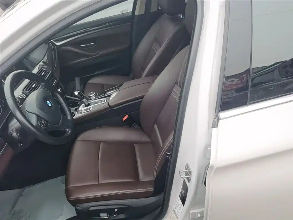 BMW 5 Series 2016 — фото 15