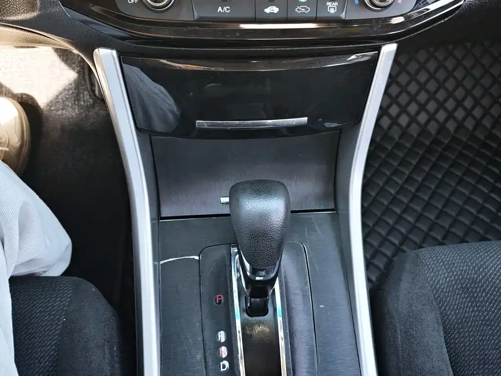 Honda Accord 2018 — фото 10