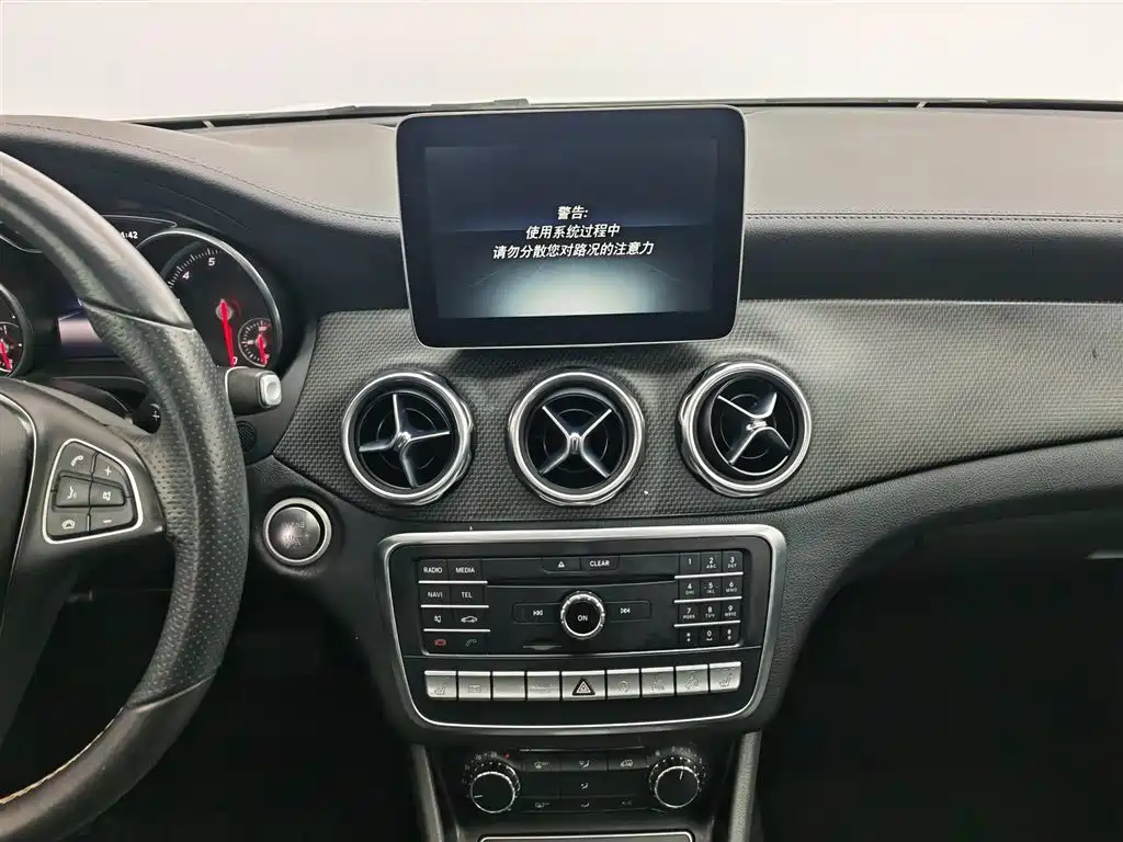 Mercedes-Benz GLA 2017 — фото 12
