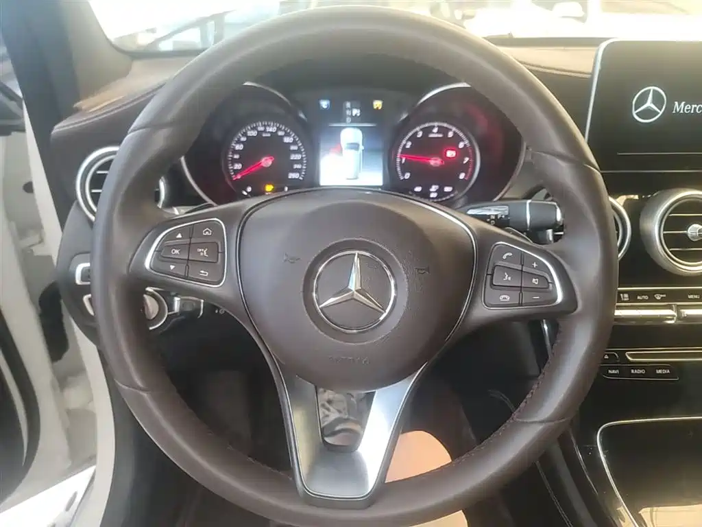 Mercedes-Benz GLC 2018 — фото 11