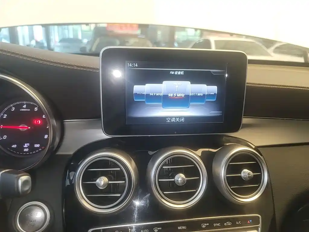 Mercedes-Benz GLC 2018 — фото 13