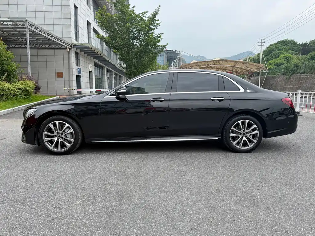 Mercedes-Benz E-Class 2018 — фото 15