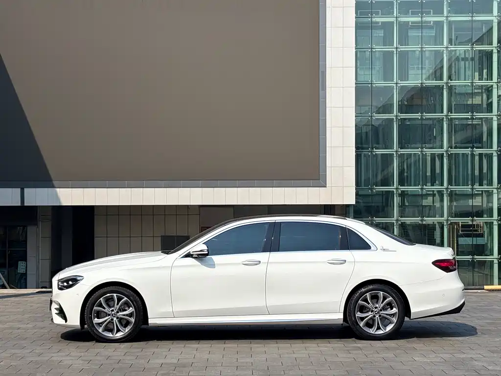 Mercedes-Benz E-Class 2021 — фото 14