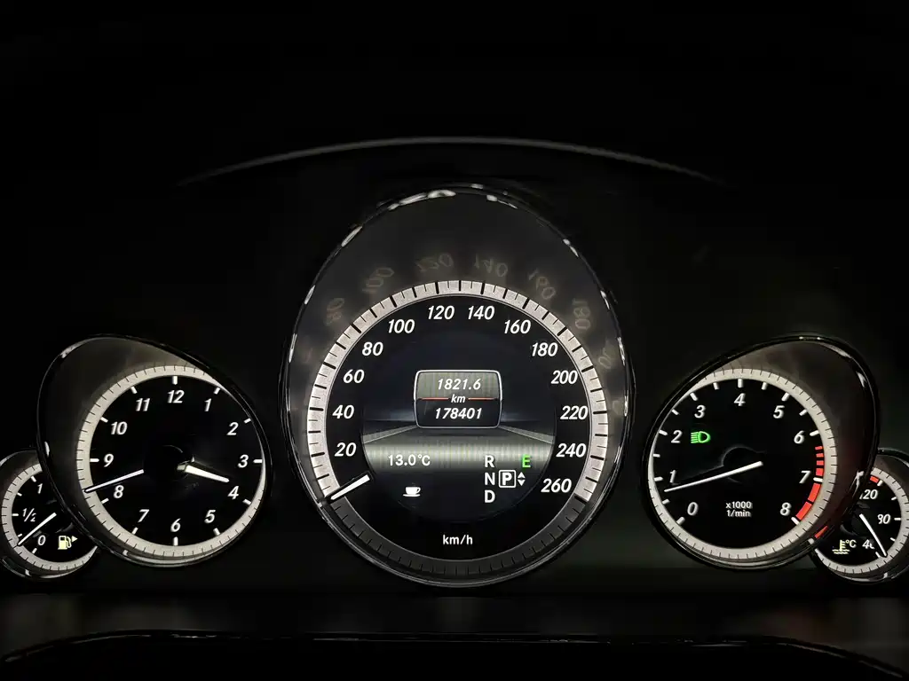 Mercedes-Benz E-Class 2013 — фото 11