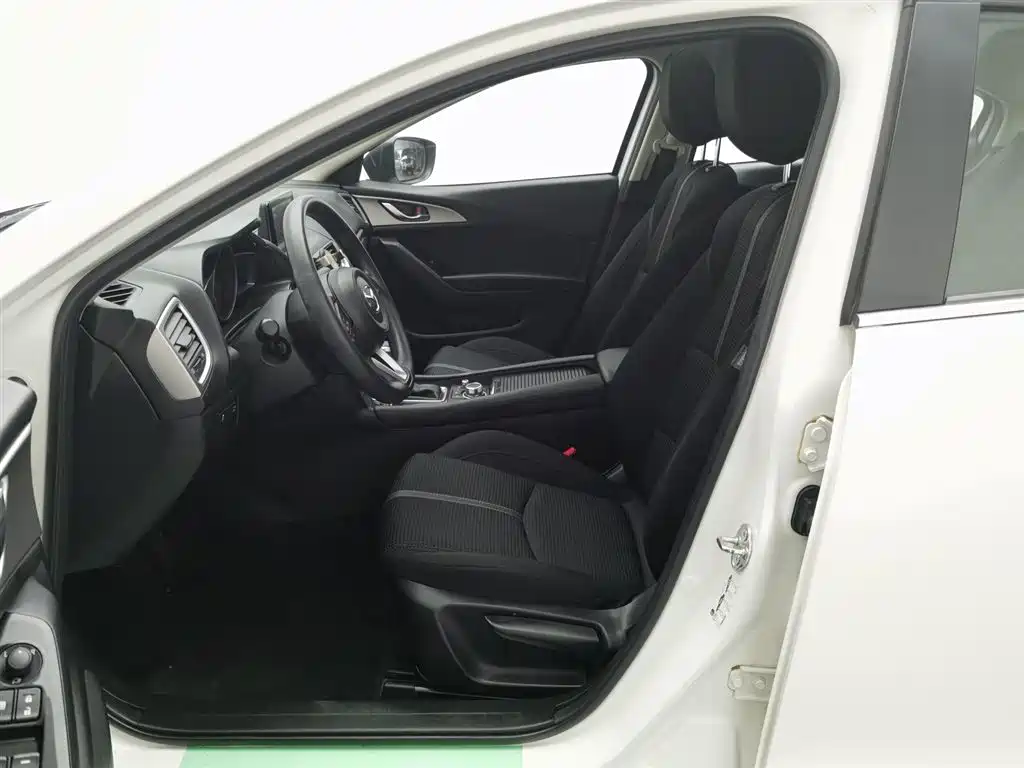 Mazda 3 Axela 2017 — фото 10