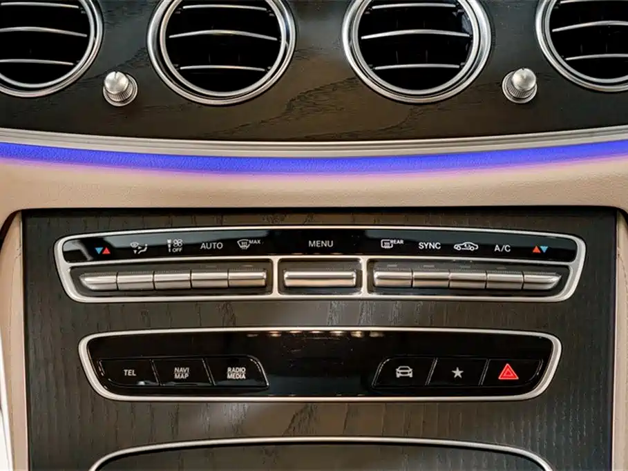 Mercedes-Benz E-Class 2023 — фото 15