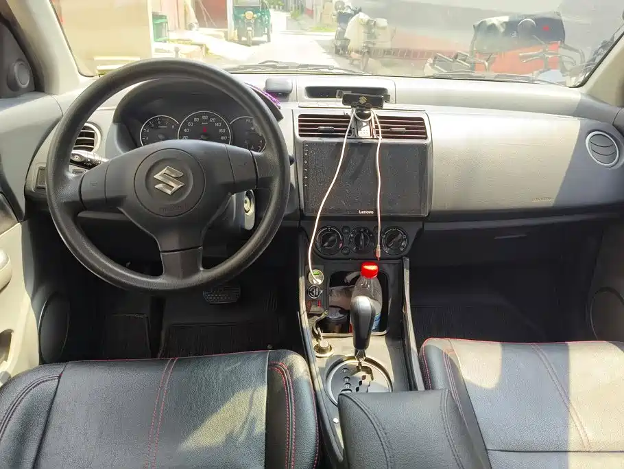 Suzuki Swift 2015 — фото 12