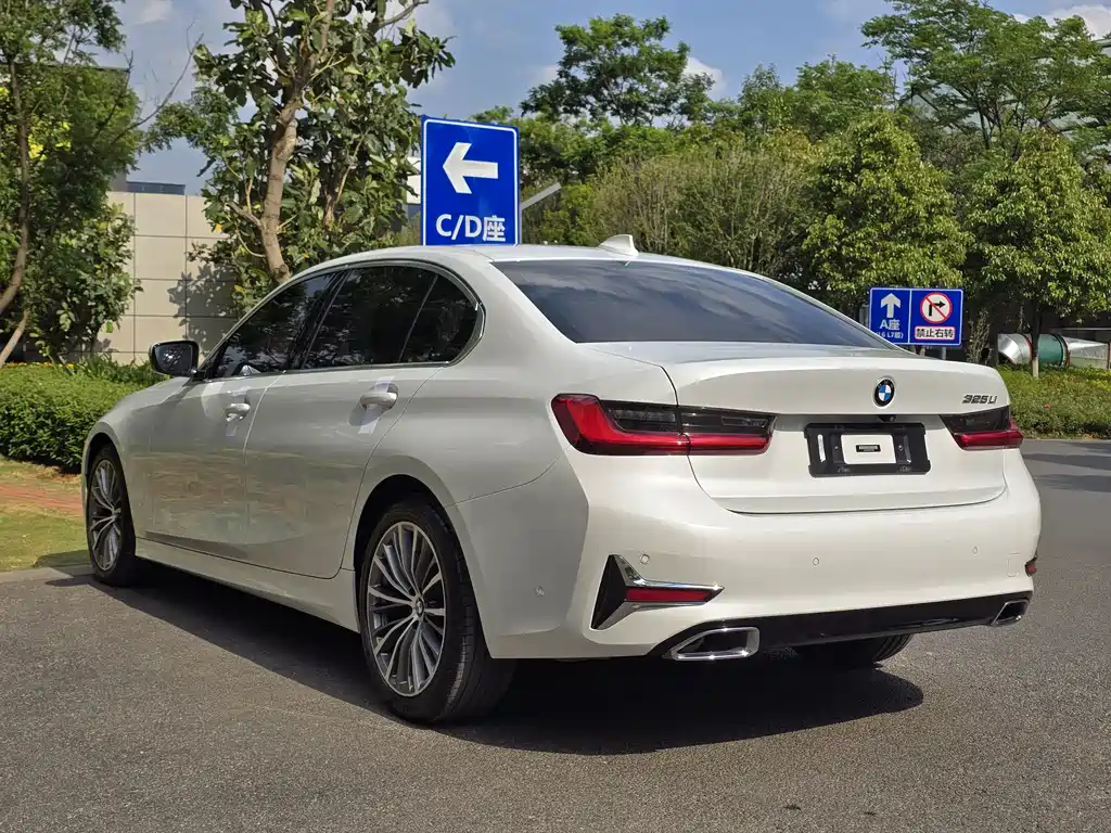 BMW 3 Series 2019 — фото 13
