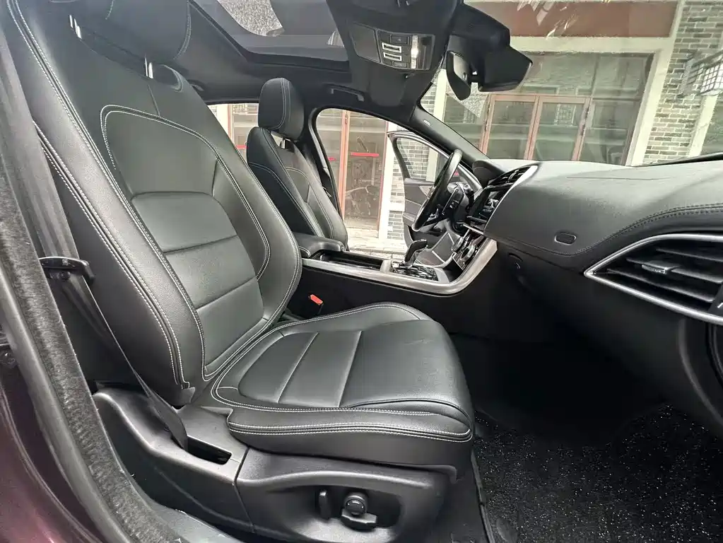 Jaguar XEL 2020 — фото 10