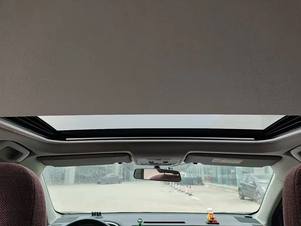 Toyota RAV4 2018 — фото 18