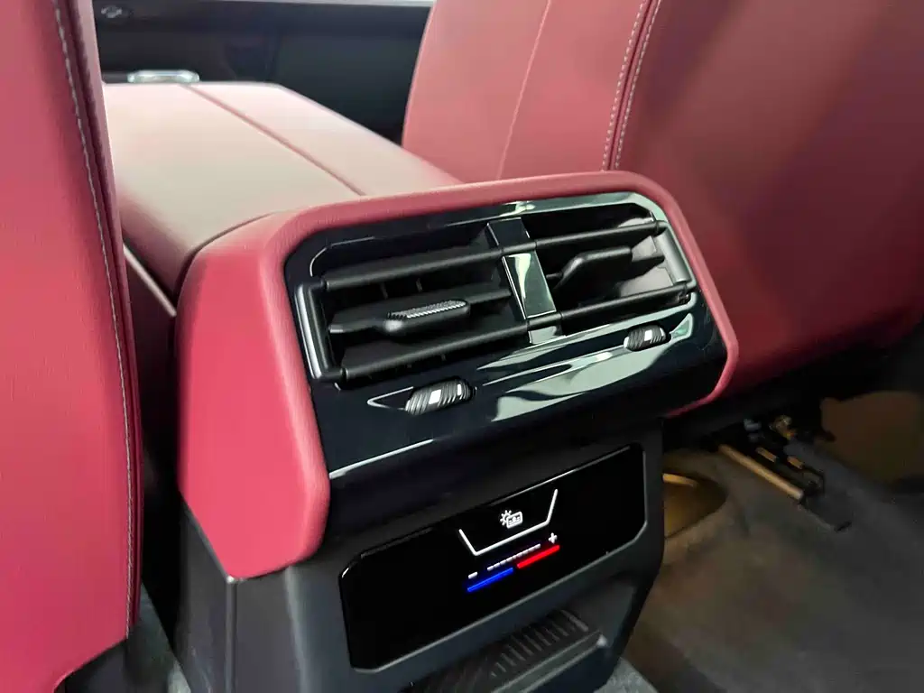 BMW 5 Series 2025 — фото 13