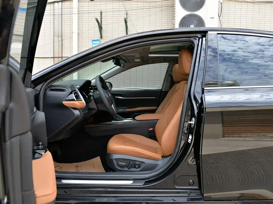 Toyota Camry 2021 — фото 4