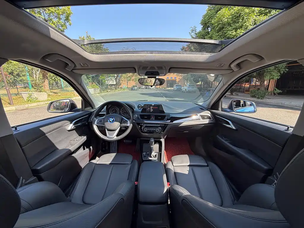 BMW 1 Series 2017 — фото 10