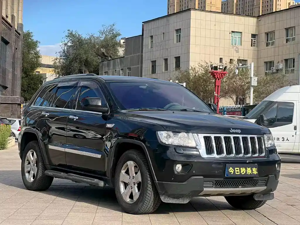 Jeep Grand Cherokee 2012 — фото 3