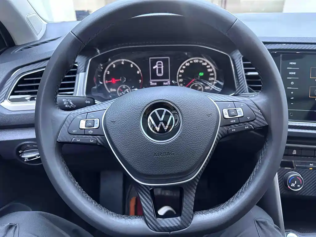 Volkswagen T-Roc 2023 — фото 12