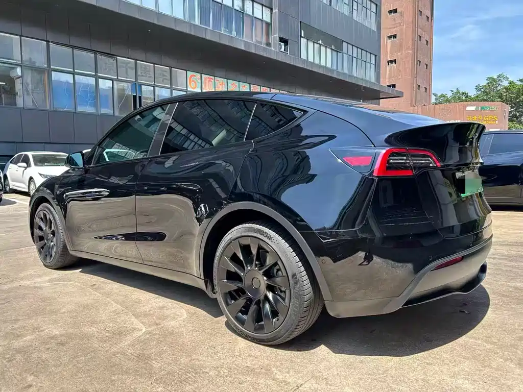 Tesla Model Y 2022 — фото 9