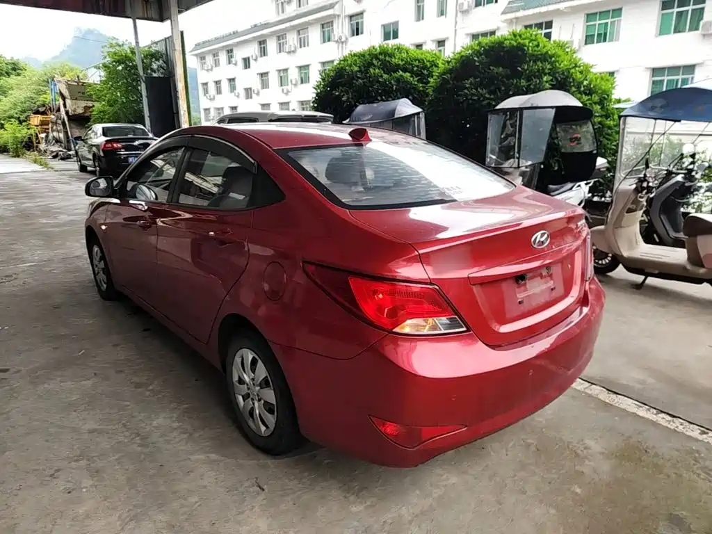Hyundai Verna 2015