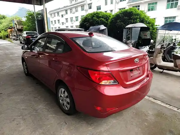 Hyundai Accent 2015