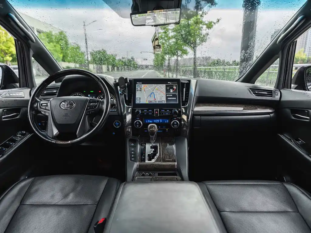 Toyota Alphard 2020 — фото 9