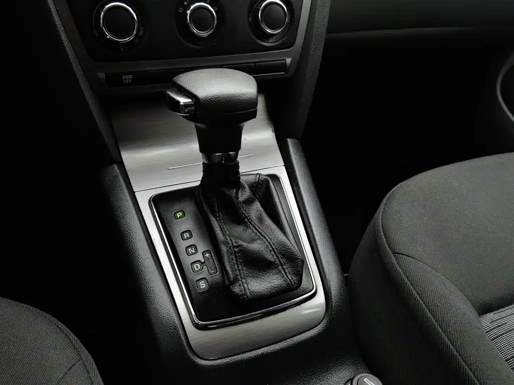 Skoda Octavia 2011 — фото 13