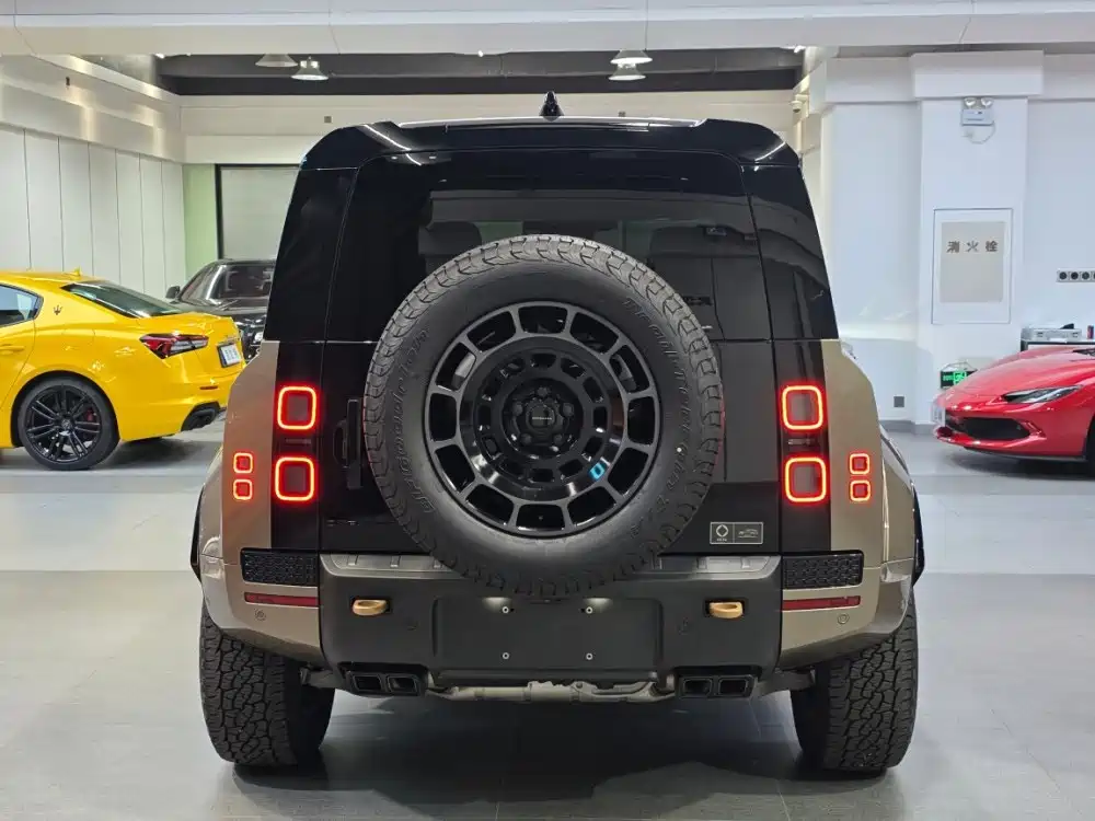 Land Rover Defender 2026 — фото 17
