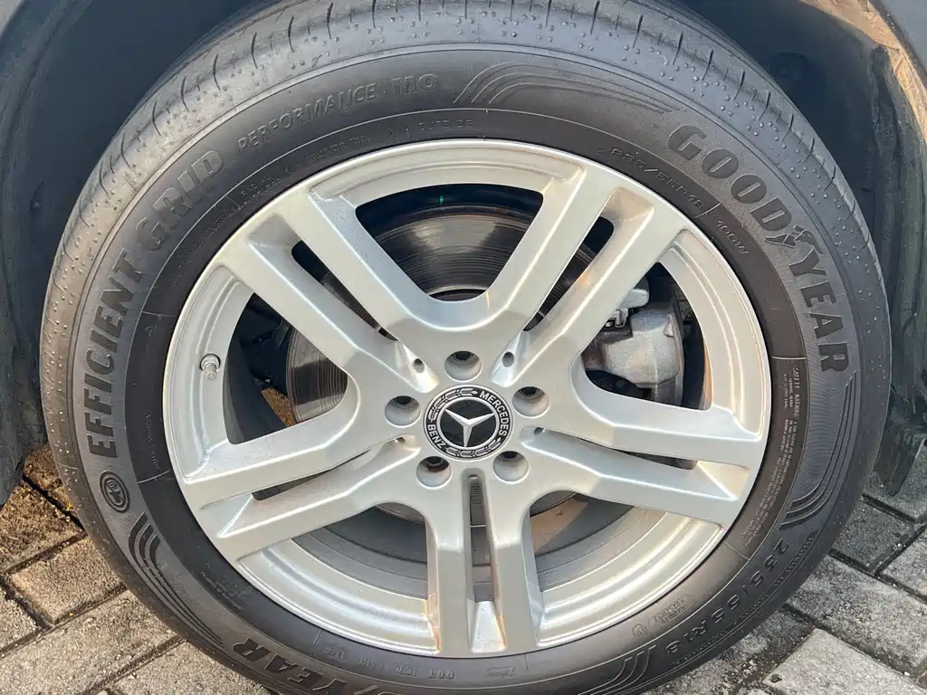 Mercedes-Benz GLB 2023