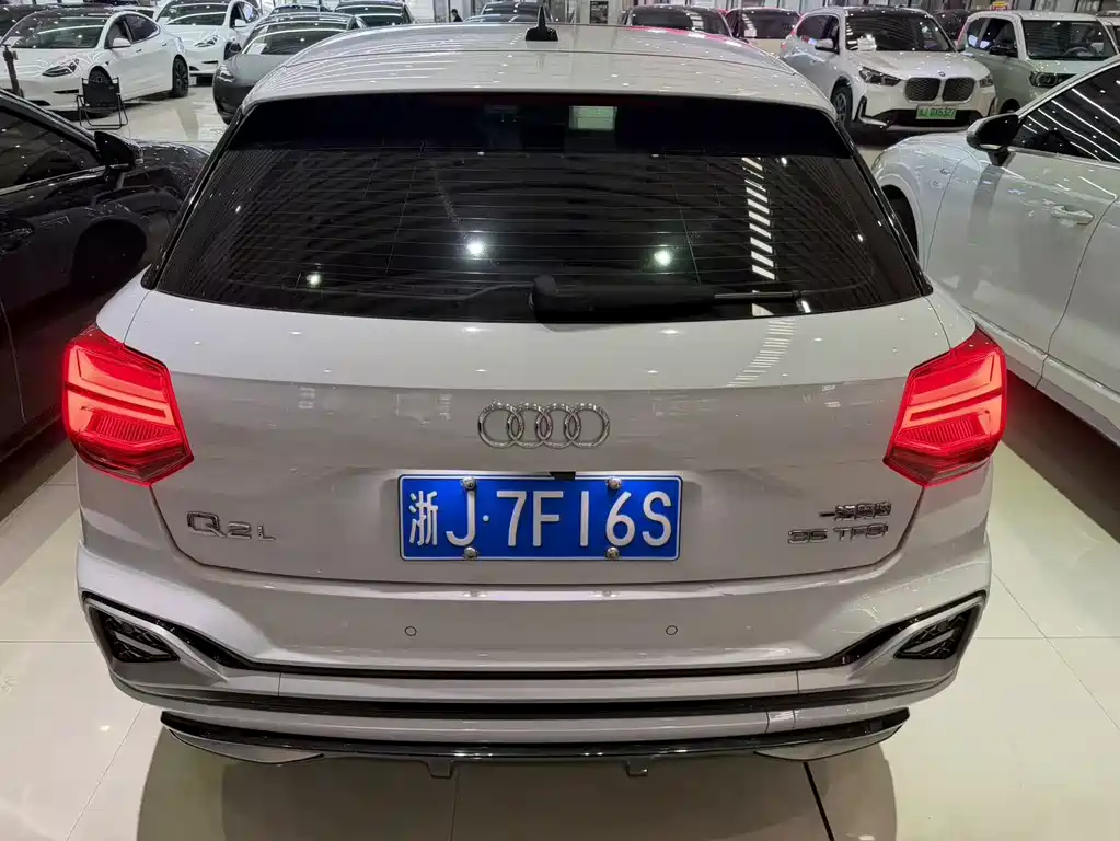 Audi Q2L 2022 — фото 3