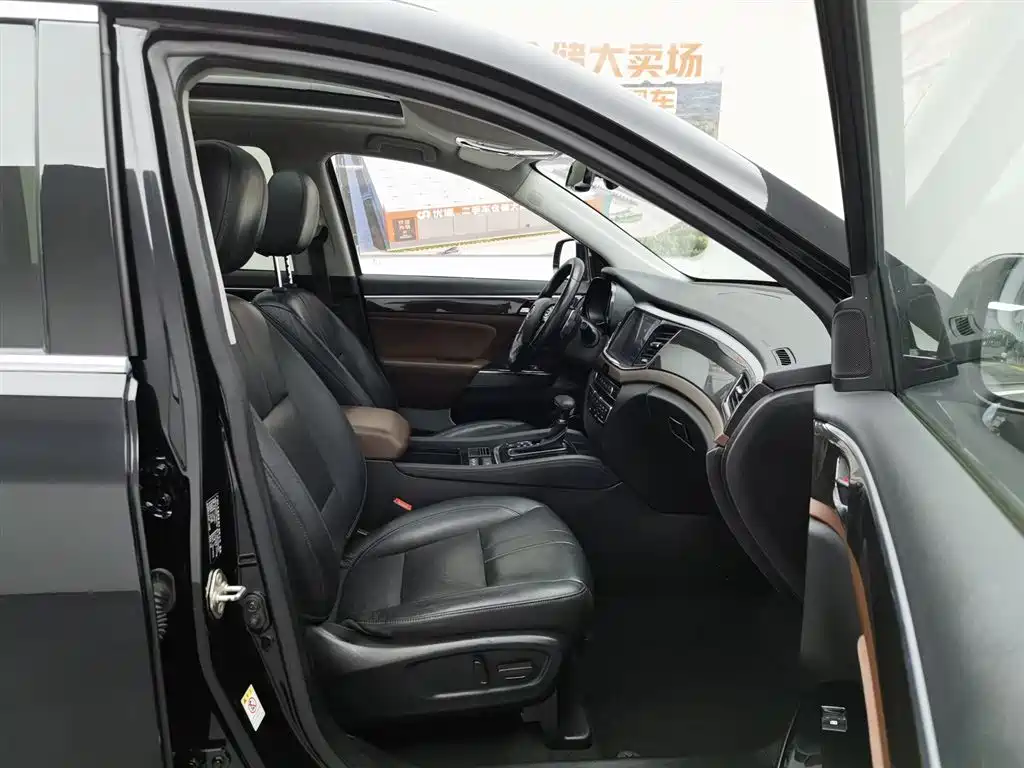 GAC Motor Trumpchi GS8 2017 — фото 23