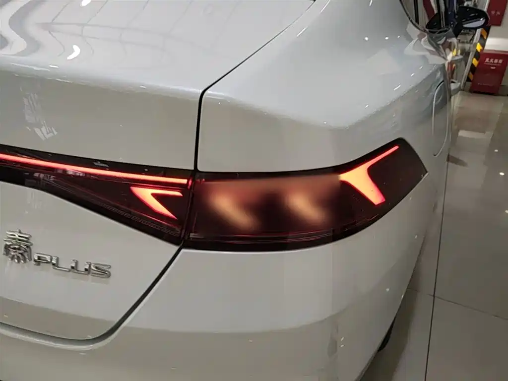 BYD Qin PLUS 2023 — фото 8