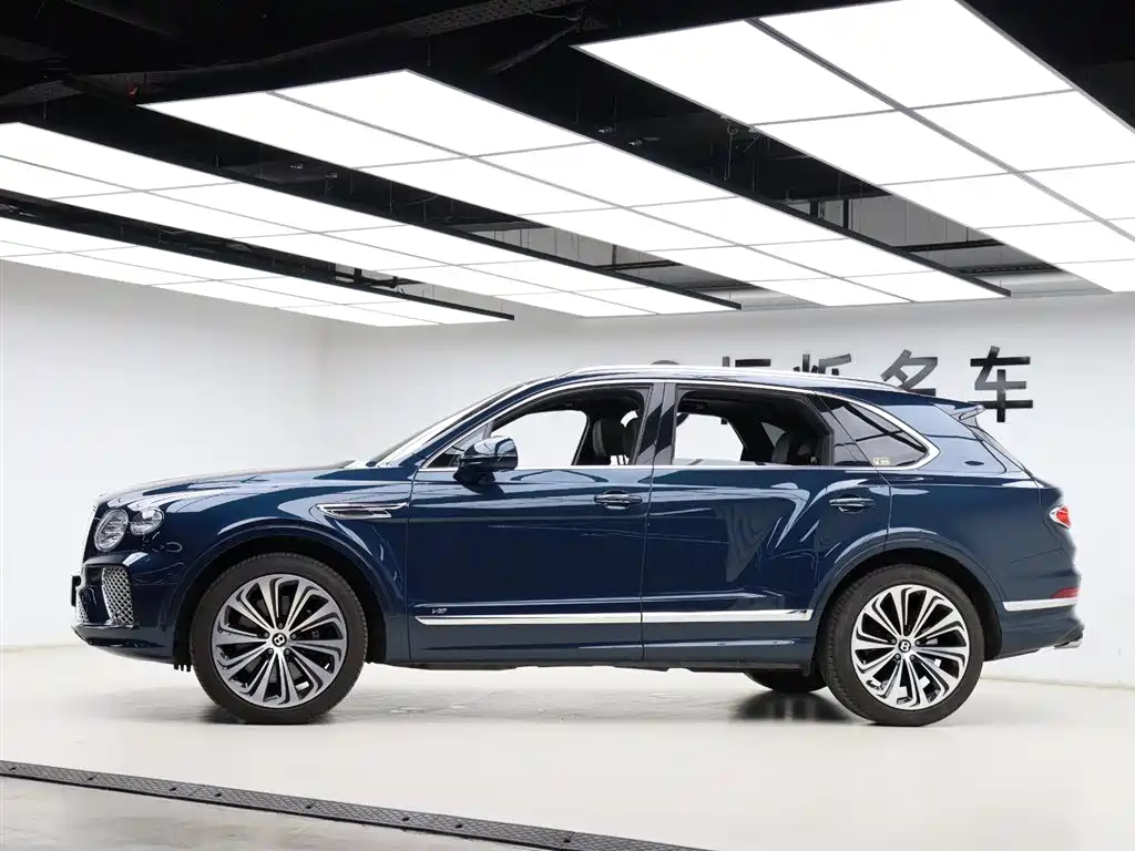 Bentley Bentayga 2022 — фото 36