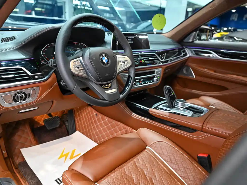 BMW 7 Series 2021 — фото 11