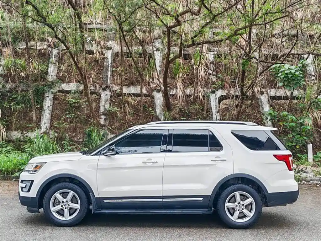 Ford Explorer 2016 — фото 3