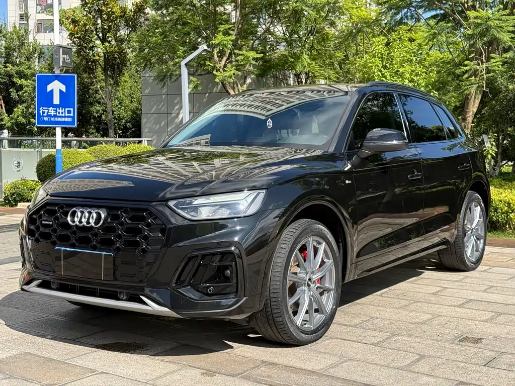 Audi Q5L 2023 — фото 1