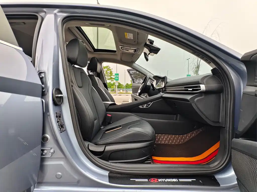 Hyundai Elantra 2023 — фото 11