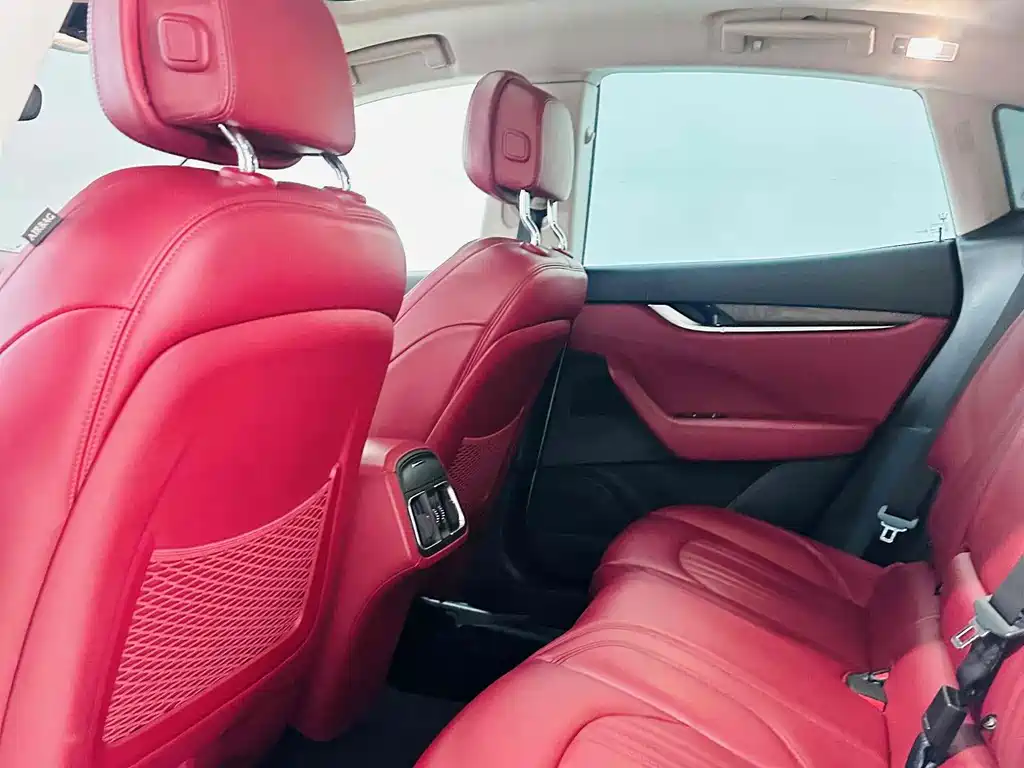 Maserati Levante 2019 — фото 11