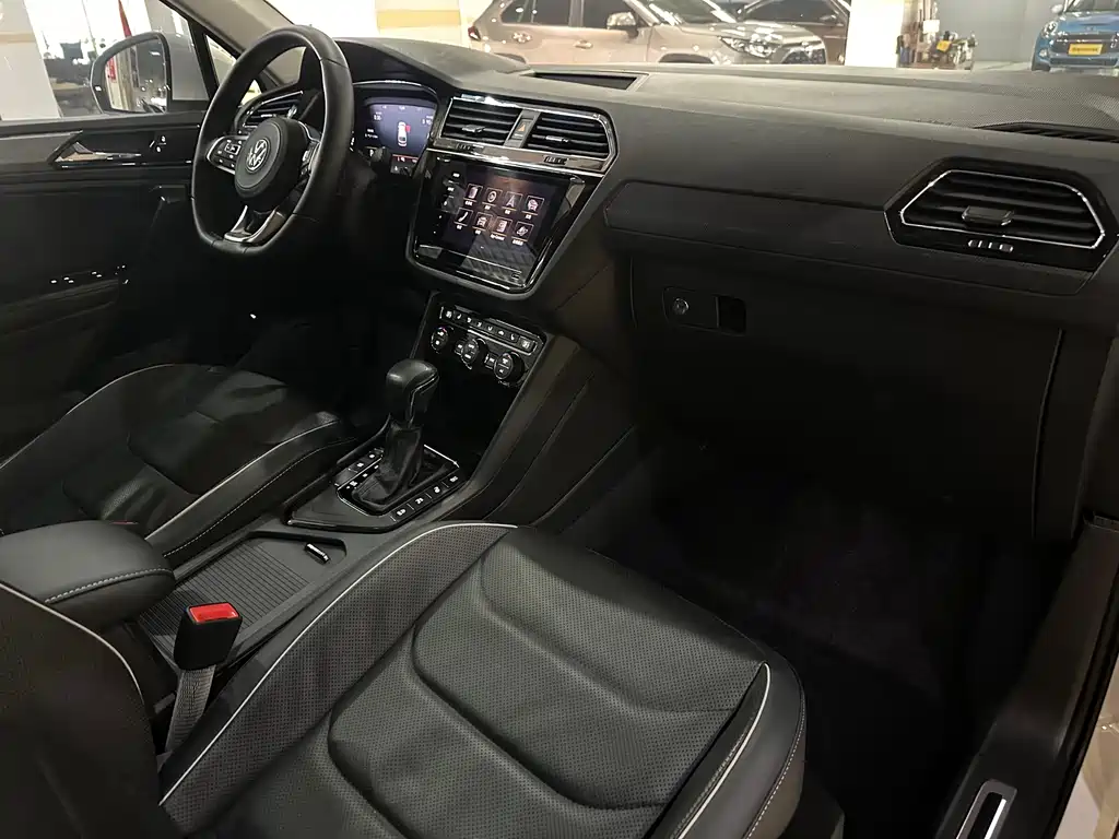 Volkswagen Tiguan L 2020 — фото 15