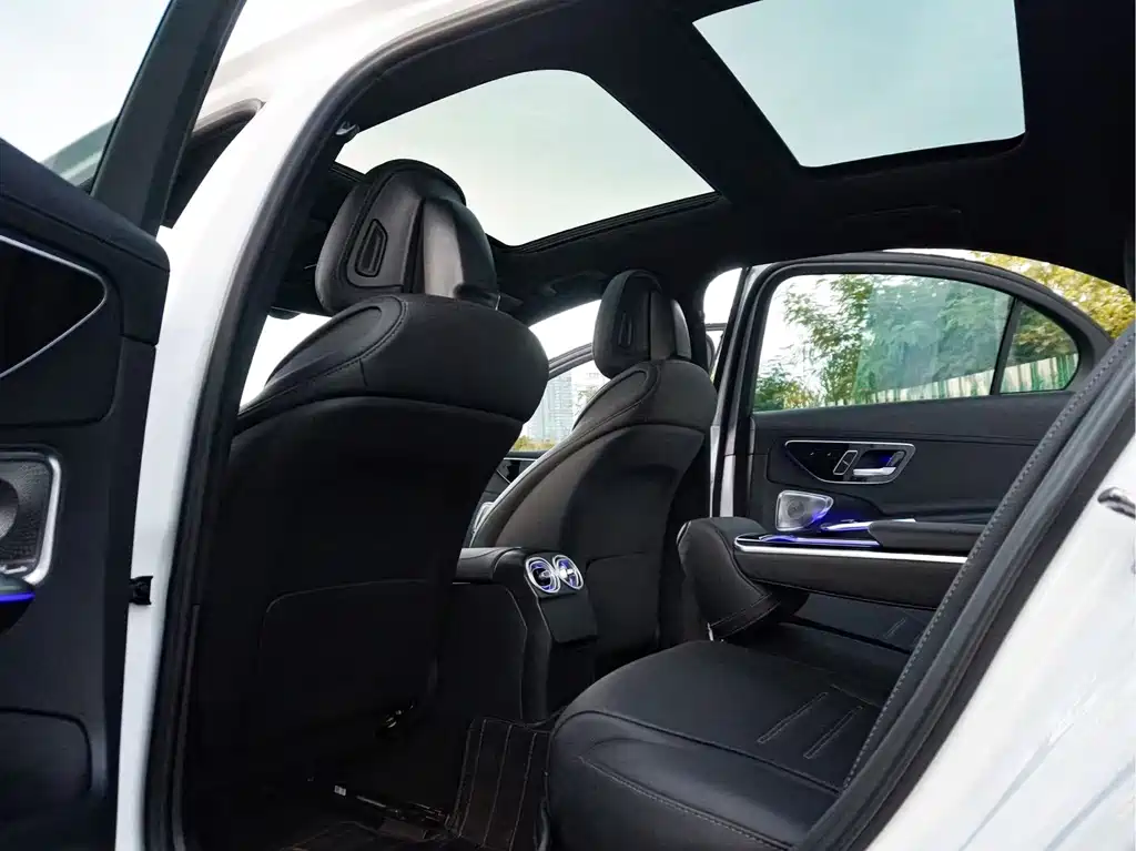 Mercedes-Benz C-Class 2023 — фото 11