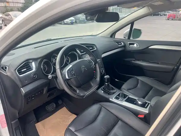 Citroën C4L 2016