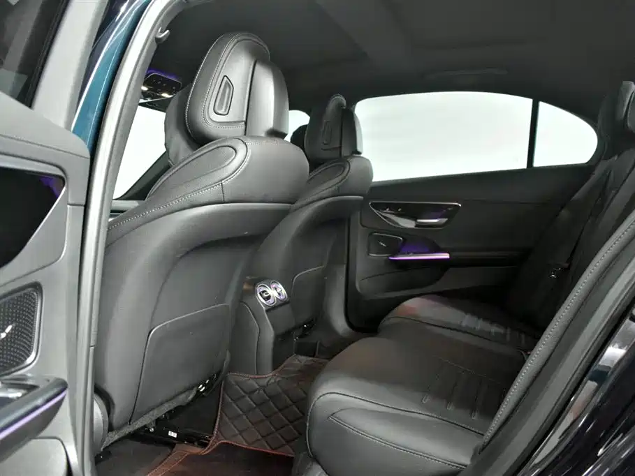 Mercedes-Benz C-Class 2023 — фото 10