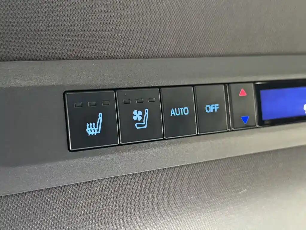 Toyota Sienna 2023 — фото 11
