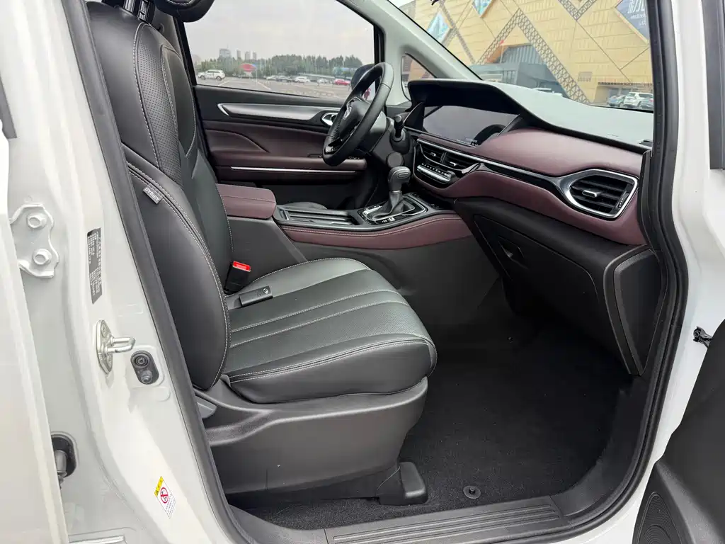 GAC Trumpchi M6 2022 — фото 15